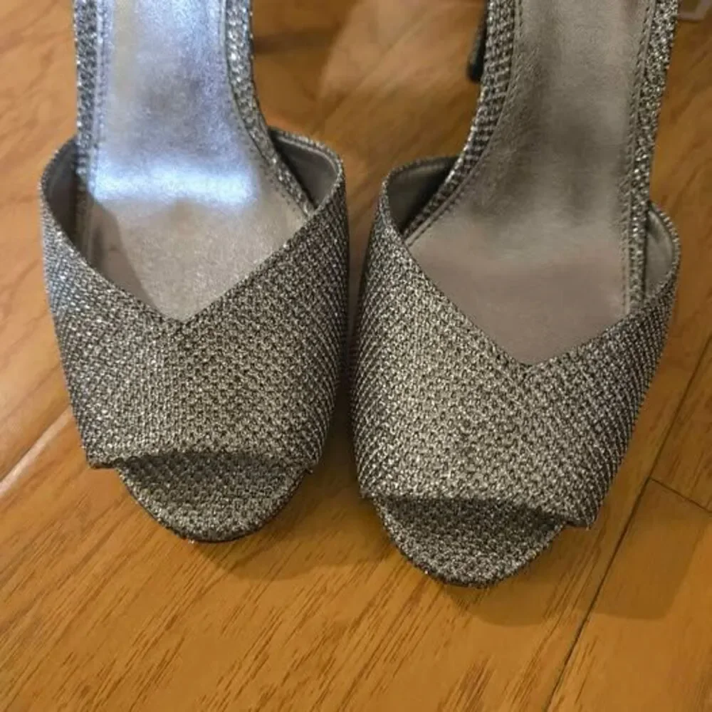 MICHAEL KORS CAMBRIA GLITTER SILVER METALLIC ANKLE STRAP SANDALS 5M